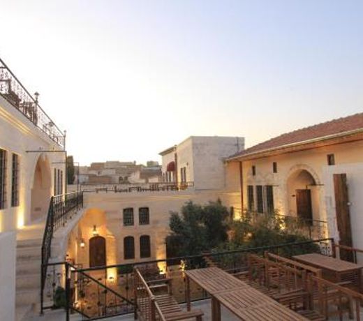 nahrin hotel&art