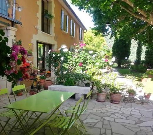 Maison d'une chambre avec piscine partagee jardin amenage et wifi a Le Thor