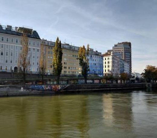 Family apartment with two bathrooms near to city center