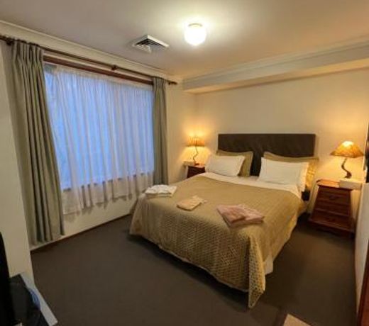 JOHN HUNTER B&B