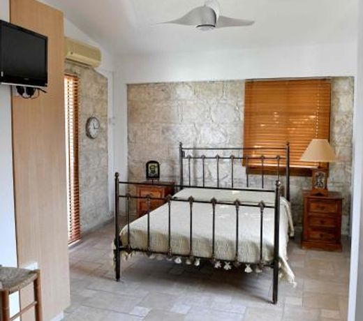 Lasa Black Rock villa