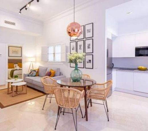 MuMu Luxury Suite Lirio by Valcambre