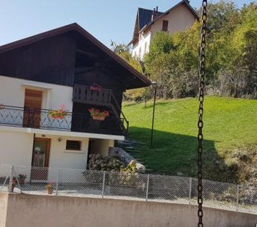 Chalet avec terrasse et vue sur le Mt-Blanc