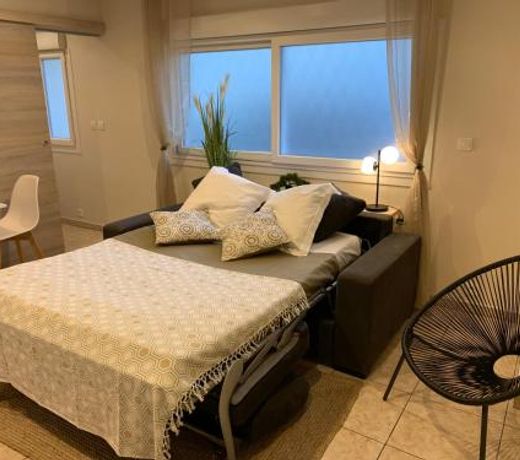 Cosy apartment + secured PARKING