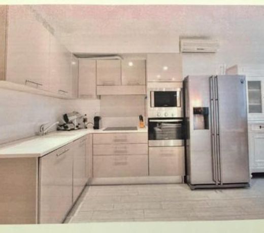 beautiful 3 room-flat near palais