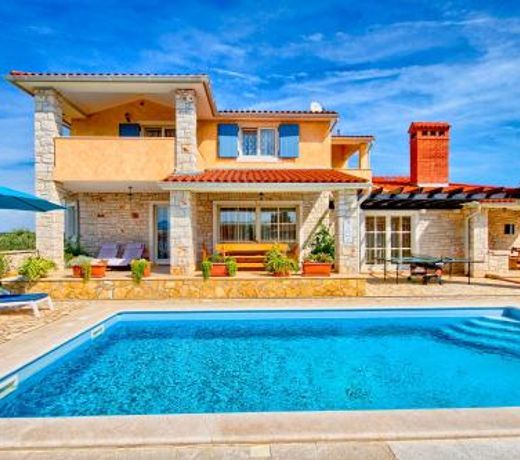 Charming villa Oliva with 4 bedrooms near the wonderful village of Fazana
