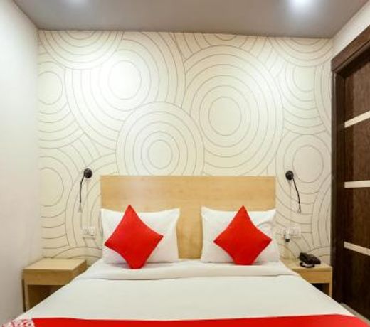 OYO 69984 Royal Inn