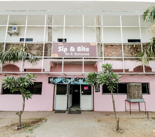 OYO 69410 Sip & Bite Restaurant N Lodging