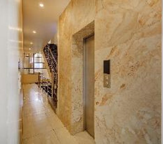Vaccinated Staff- Townhouse OAK GK Residency