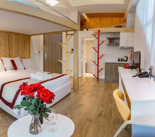 Redpine - Museum Hotel