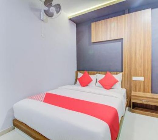 OYO 69614 Hotel Diamond