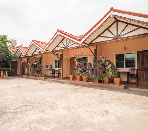 OYO 654 Samanmit Inn Hotel
