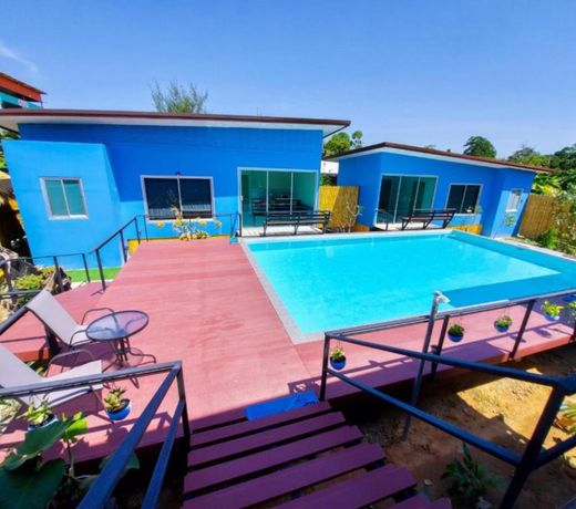 Rad Hut Pool Villa
