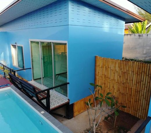 Rad Hut Pool Villa