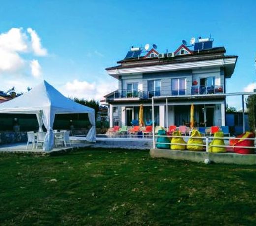 Paddys Apartments, Hisarönü