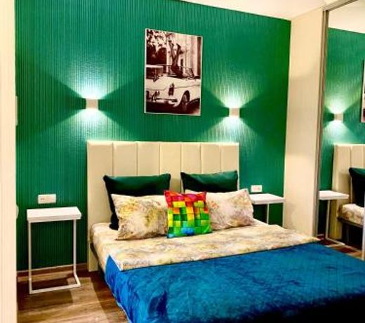 Flat 11 mirrors