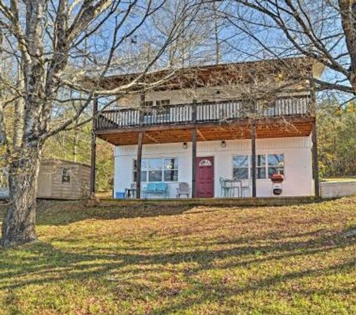 Lakefront Delta Cottage with Views, Canoe and Dock!