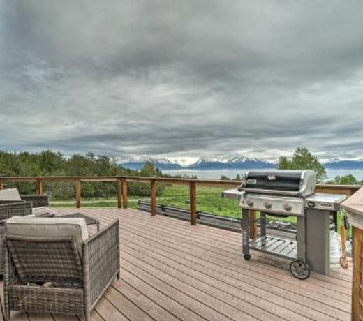 Home with Kachemak Bay View and Hot Tub, 5Mi to Dwtn!