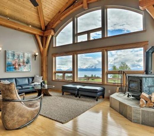 Home with Kachemak Bay View and Hot Tub, 5Mi to Dwtn!