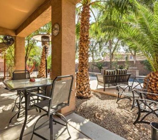 Family Oasis with Pool, 2 Mi to Downtown Chandler!