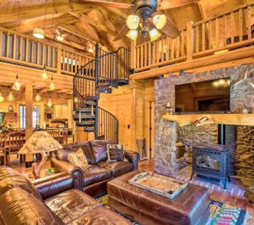 Luxury Mountain Cabin with Furnished Deck and Views!
