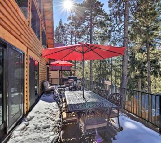 Luxury Mountain Cabin with Furnished Deck and Views!