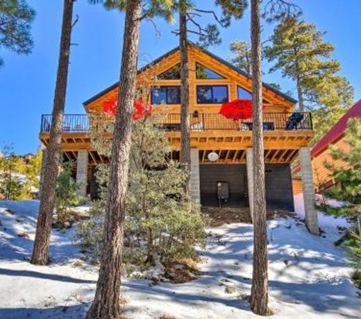 Luxury Mountain Cabin with Furnished Deck and Views!