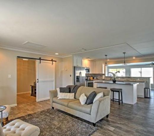 Pristine Phoenix Residence with Camelback Mtn Views!
