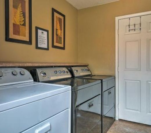 South Sedona Condo with Pool Access - Walk to Shops!