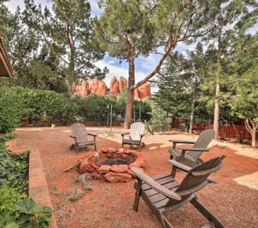 Modern W Sedona Home with Patio and Red Rock Views