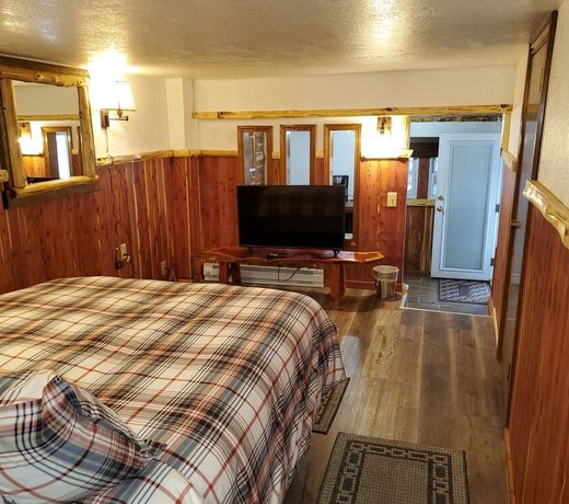 Log Cabin Inn