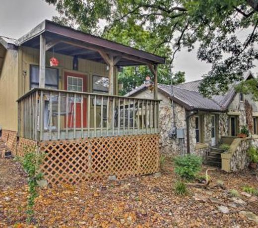 Historic Hardy House on Main Street with Fire Pit!
