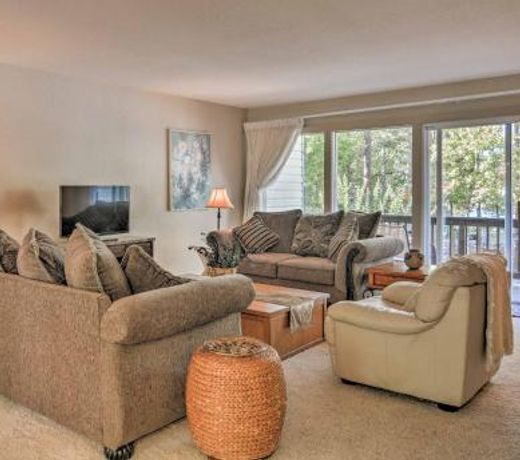 Private Lakefront Townhome in Hot Springs Village!