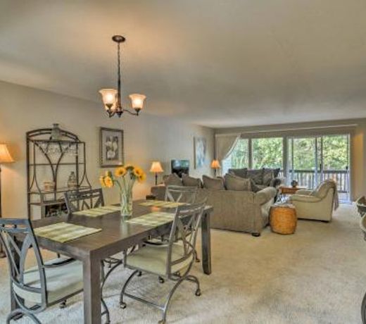 Private Lakefront Townhome in Hot Springs Village!