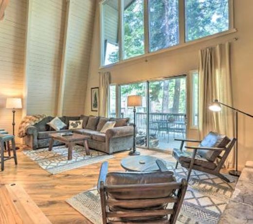 Carnelian Bay House Less Than half Mi to North Lake Tahoe!