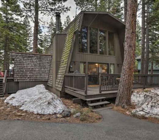 Carnelian Bay House Less Than half Mi to North Lake Tahoe!