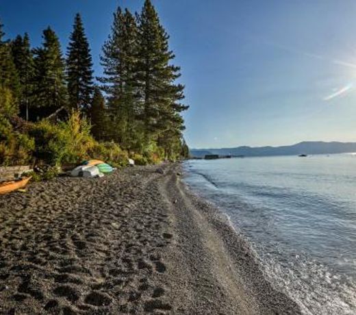 Stunning Luxury Cabin with Lake Tahoe Views and Hot Tub