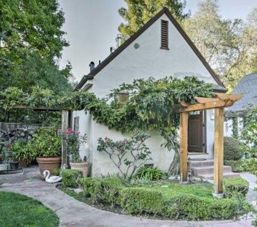 Updated Menlo Park English Tudor Garden Cottage!