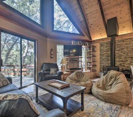 Updated Tree House Pine Mtn Club Cabin by Trails