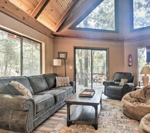Updated Tree House Pine Mtn Club Cabin by Trails