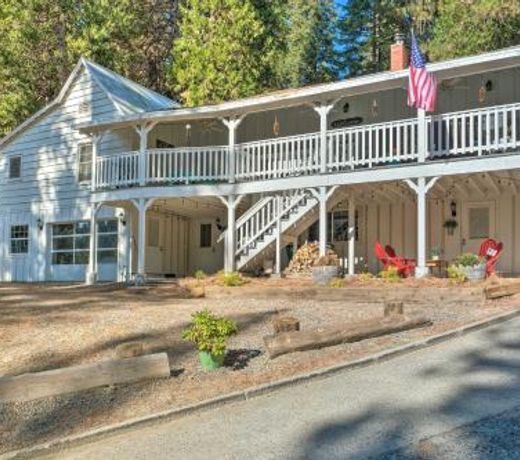 Strawberry Hill Cabin 5 Mi to Skiing and Lake