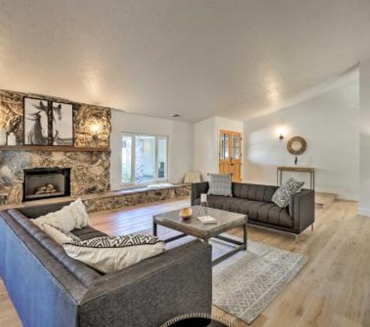 Fabulous Family Retreat - Tennis Court and Game Room