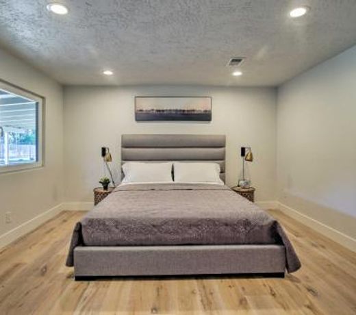 Fabulous Family Retreat - Tennis Court and Game Room