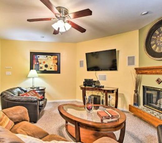 Sleek Apartment in Heart of Denver Tech Center!
