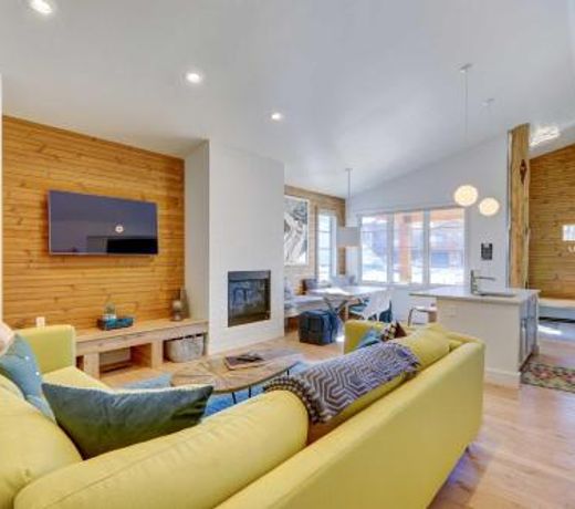 Cabin 2 Blocks to Lake and Short Walk to Town Center