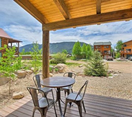 Updated Western Cabin Just 2 Blocks To Grand Lake!
