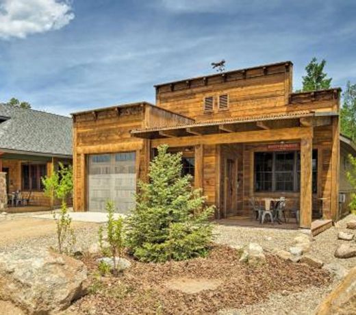 Updated Western Cabin Just 2 Blocks To Grand Lake!