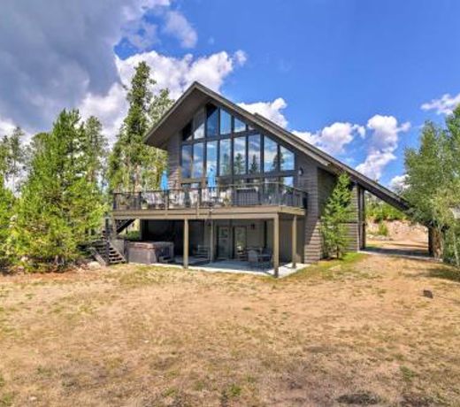 Luxury Central Grand Lake Home with Huge Deck and Hot Tub