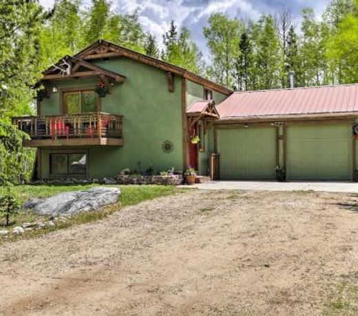 Rocky Mtn Retreat with Balcony, Fire Pit and Grill!