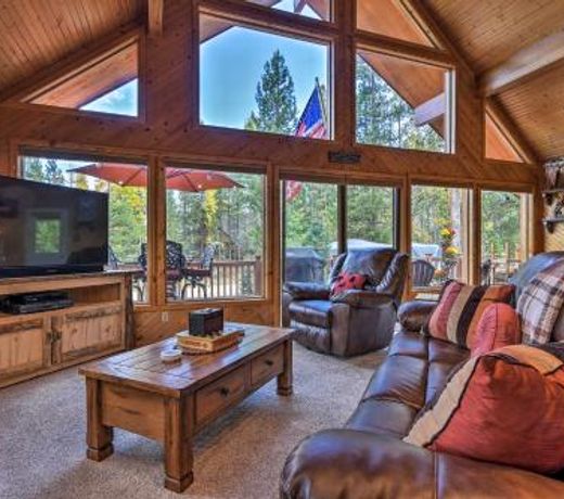 Cozy Grand Lake Home with Game Room and Fire Pit!
